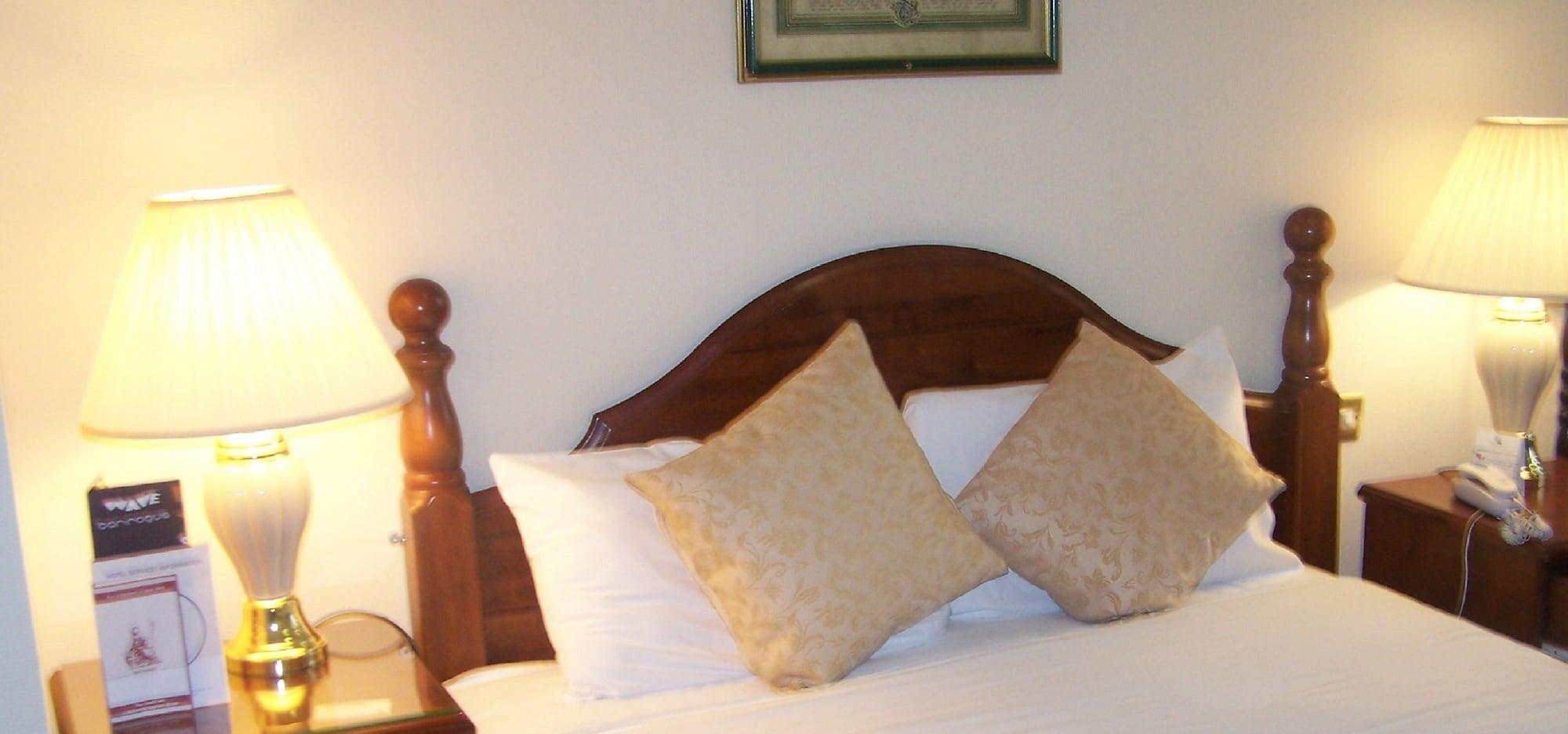 The Waterside 3*