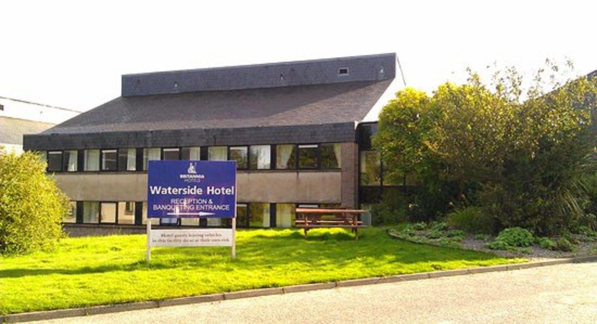 Отель The Waterside 3*